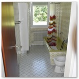 Schulstrasse24.de - First Floor - Bathroom with Bathroom with Bathtub