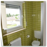 Schulstrasse24.de - First Floor Bathroom 2 with Shower